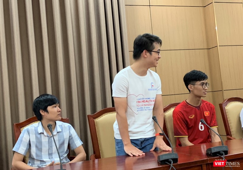 Các thành viên Tổ công tác hứa với lãnh đạo nhà trường sẽ hoàn thành tốt nhiệm vụ được giao Các thành viên Tổ công tác hứa với lãnh đạo nhà trường sẽ hoàn thành tốt nhiệm vụ được giao