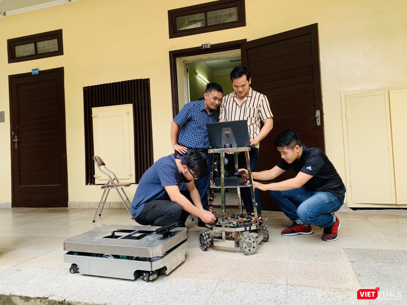 Robot vận chuyển của Viện Vật lý đã được đưa vào ứng dụng rất hiệu quả Robot vận chuyển của Viện Vật lý đã được đưa vào ứng dụng rất hiệu quả