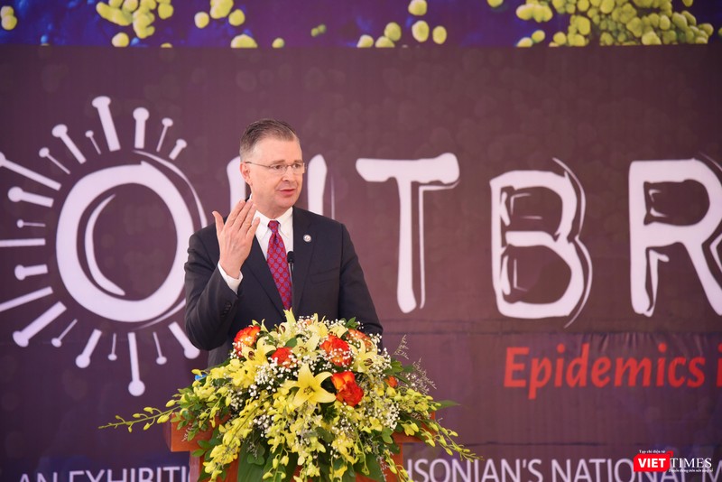 Đại sứ Kritenbrink cam kết Hoa Kỳ sẽ tiếp tục sát cánh cùng Việt Nam để đối phó với những thách thức về dịch bệnh Đại sứ Kritenbrink cam kết Hoa Kỳ sẽ tiếp tục sát cánh cùng Việt Nam để đối phó với những thách thức về dịch bệnh