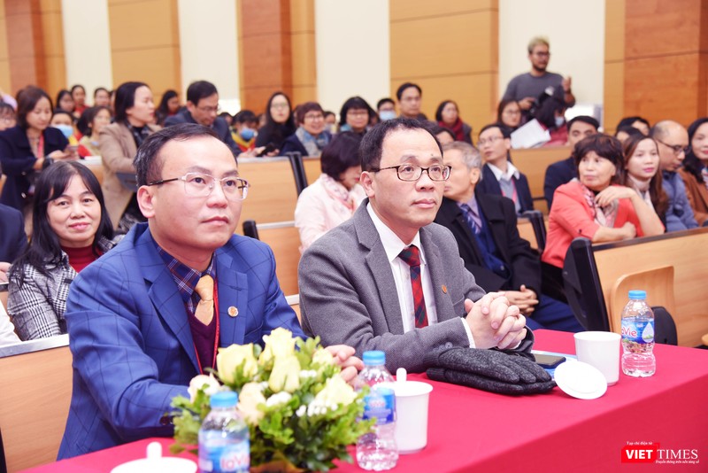 Các đại biểu dự buổi lễ Các đại biểu dự buổi lễ