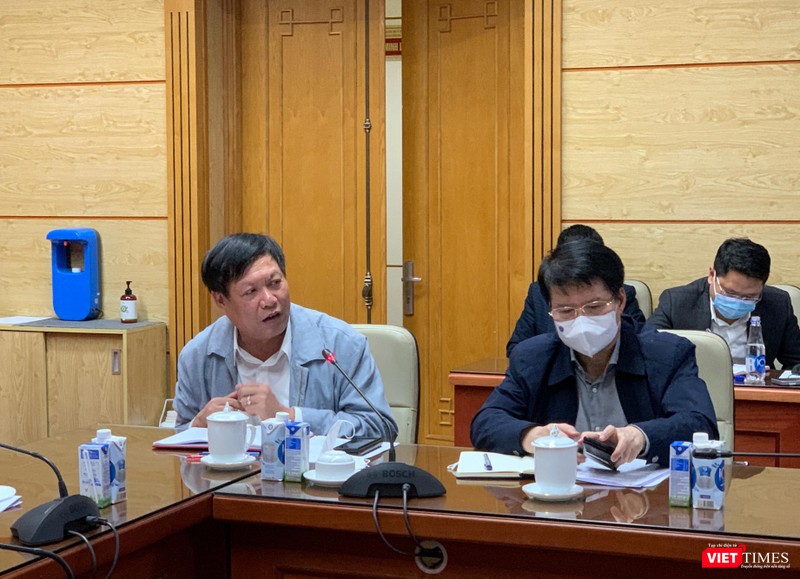 Thứ trưởng Bộ Y tế Đỗ Xuân Tuyên (bên trái) chỉ đạo 2 tỉnh cần thực hiện nghiêm Chỉ thị 15 của Chính phủ Thứ trưởng Bộ Y tế Đỗ Xuân Tuyên (bên trái) chỉ đạo 2 tỉnh cần thực hiện nghiêm Chỉ thị 15 của Chính phủ