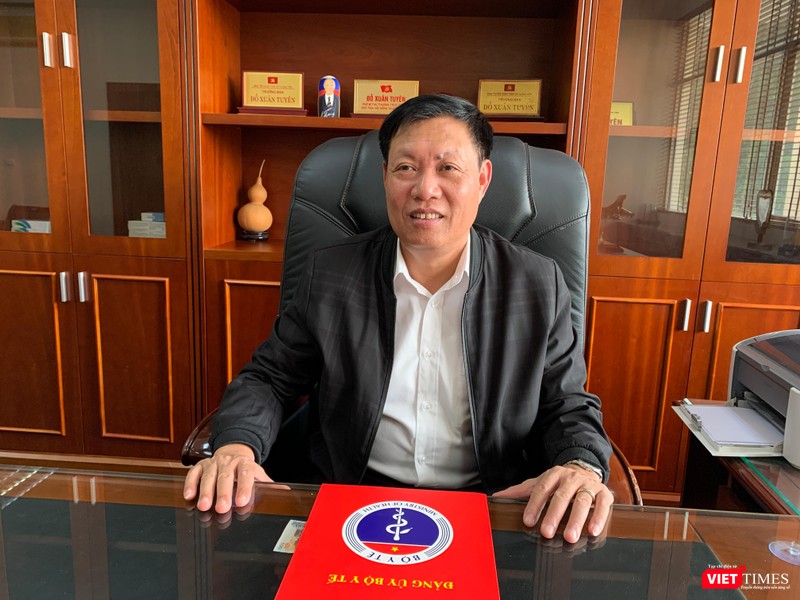 Thứ trưởng Bộ Y tế Đỗ Xuân Tuyên – Phó Ban Chỉ đạo Quốc gia phòng, chống dịch COVID-19 trao đổi với PV VietTimes