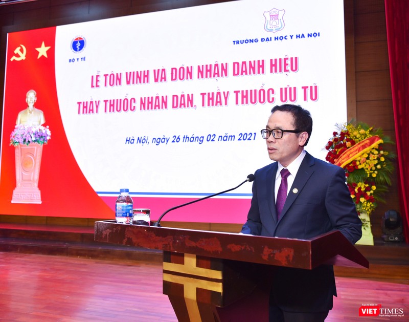 GS.TS. NGND. Tạ Thành Văn – Bí Thư Đảng uỷ, Chủ tịch Hội đồng Trường Đại học Y Hà Nội phát biểu khai mạc buổi lễ GS.TS. NGND. Tạ Thành Văn – Bí Thư Đảng uỷ, Chủ tịch Hội đồng Trường Đại học Y Hà Nội phát biểu khai mạc buổi lễ