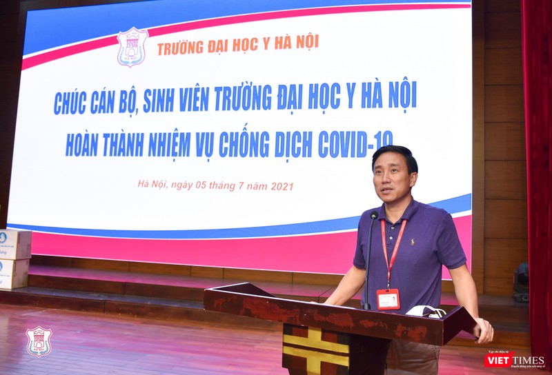 PGS.TS. Đoàn Quốc Hưng - Phó Hiệu trưởng phụ trách Trường Đại học Y Hà Nội gửi gắm tin tưởng vào đoàn chi viện cho Bình Dương PGS.TS. Đoàn Quốc Hưng - Phó Hiệu trưởng phụ trách Trường Đại học Y Hà Nội gửi gắm tin tưởng vào đoàn chi viện cho Bình Dương