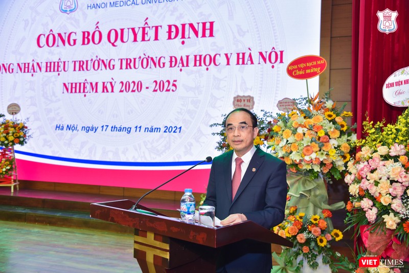 GS.TS. Nguyễn Hữu Tú - Hiệu trưởng Trường Đại học Y Hà Nội - phát biểu tại buổi lễ