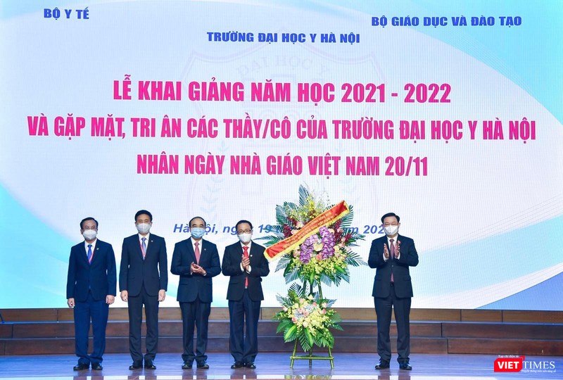 Chủ tịch Quốc hội Vương Đình Huệ chúc mừng thầy và trò Trường Đại học Y Hà Nội nhân Ngày Nhà giáo Việt Nam 20/11 Chủ tịch Quốc hội Vương Đình Huệ chúc mừng thầy và trò Trường Đại học Y Hà Nội nhân Ngày Nhà giáo Việt Nam 20/11