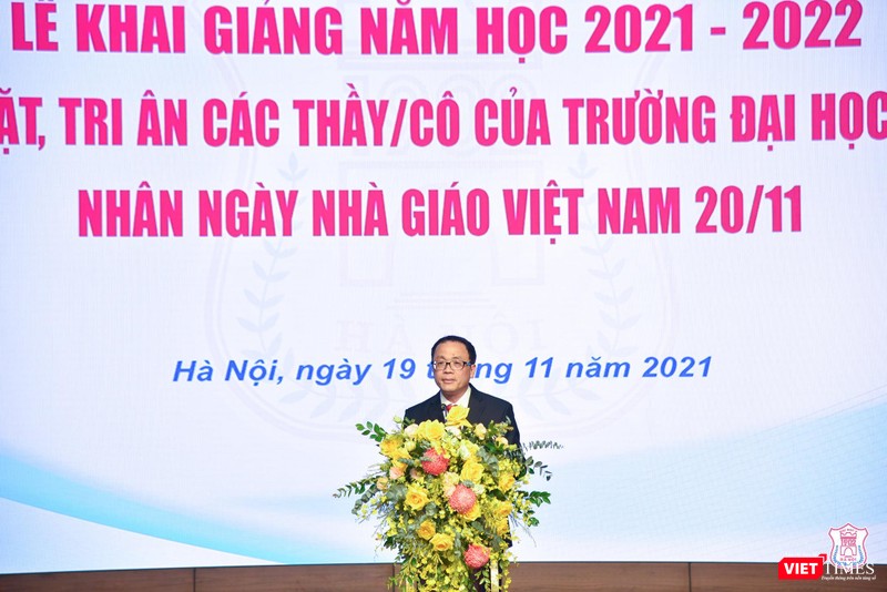 GS. TS. NGND. Tạ Thành Văn - Bí thư Đảng uỷ, Chủ tịch Hội đồng Trường Đại học Y Hà Nội - đọc diễn văn khai mạc GS. TS. NGND. Tạ Thành Văn - Bí thư Đảng uỷ, Chủ tịch Hội đồng Trường Đại học Y Hà Nội - đọc diễn văn khai mạc