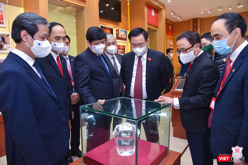 Chủ tịch Quốc hội Vương Đình Huệ thăm Trường Đại học Y Hà Nội và ghi nhận nỗ lực của các thế hệ thầy và trò nhà trường trong những năm qua Chủ tịch Quốc hội Vương Đình Huệ thăm Trường Đại học Y Hà Nội và ghi nhận nỗ lực của các thế hệ thầy và trò nhà trường trong những năm qua