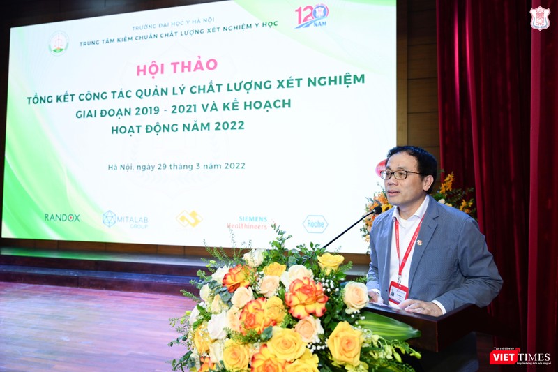 GS.TS. Tạ Thành Văn – Bí thư Đảng uỷ, Chủ tịch Hội đồng Trường Đại học Y Hà Nội, Giám đốc Trung tâm Kiểm chuẩn chất lượng xét nghiệm y học Trường Đại học Y Hà Nội - phát biểu khai mạc GS.TS. Tạ Thành Văn – Bí thư Đảng uỷ, Chủ tịch Hội đồng Trường Đại học Y Hà Nội, Giám đốc Trung tâm Kiểm chuẩn chất lượng xét nghiệm y học Trường Đại học Y Hà Nội - phát biểu khai mạc