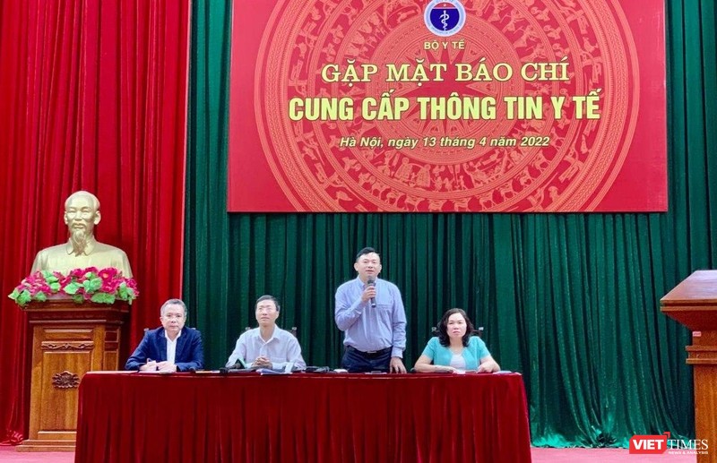 Ông Nguyễn Đình Anh - Vụ trưởng Vụ Truyền thông Thi đua - Khen thưởng (Bộ Y tế) chủ trì cuộc gặp mặt báo chí về chiến dịch tiêm chủng cho trẻ 5-12 tuổi