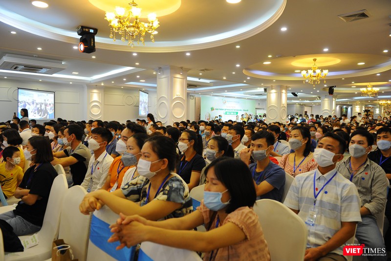 Rất đông người hiếm muộn có mặt, phản ánh phần nào nhu cầu điều trị căn bệnh này là rất lớn Rất đông người hiếm muộn có mặt, phản ánh phần nào nhu cầu điều trị căn bệnh này là rất lớn