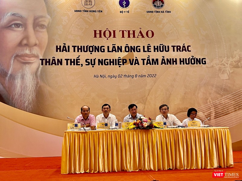 Thứ trưởng Bộ Y tế Đỗ Xuân Tuyên cùng lãnh đạo tỉnh Hà Tĩnh, Hưng Yên chủ trì hội thảo