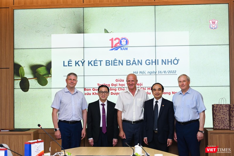 Lãnh đạo Trường Đại học Y Hà Nội và các nhà khoa học của FSBSI VILAR Liên bang Nga