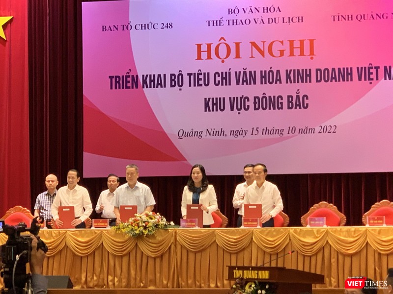 Lễ ký kết Chương trình phối hợp triển khai Bộ tiêu chí văn hóa kinh doanh