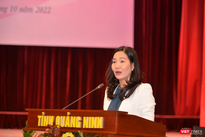 Bà Nguyễn Thị Hạnh - Phó Chủ tịch UBND tỉnh Quảng Ninh - cam kết: UBND tỉnh Quảng Ninh sẽ tích cực thực hiện hiệu quả Bộ tiêu chí văn hóa kinh doanh Việt Nam