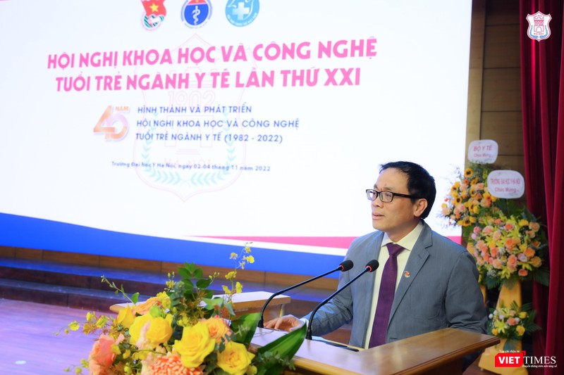 Chủ tịch Hội đồng Giám khảo Tạ Thành Văn cam kết Hội đồng Giám khảo sẽ làm việc công tâm, công bằng, khách quan đánh giá các đề tài tham gia Chủ tịch Hội đồng Giám khảo Tạ Thành Văn cam kết Hội đồng Giám khảo sẽ làm việc công tâm, công bằng, khách quan đánh giá các đề tài tham gia