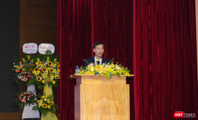 PGS.TS. Trần Huy Thịnh - Trưởng phòng Quản lý KH&amp;CN Trường Đại học Y Hà Nội - công bố các giải thưởng