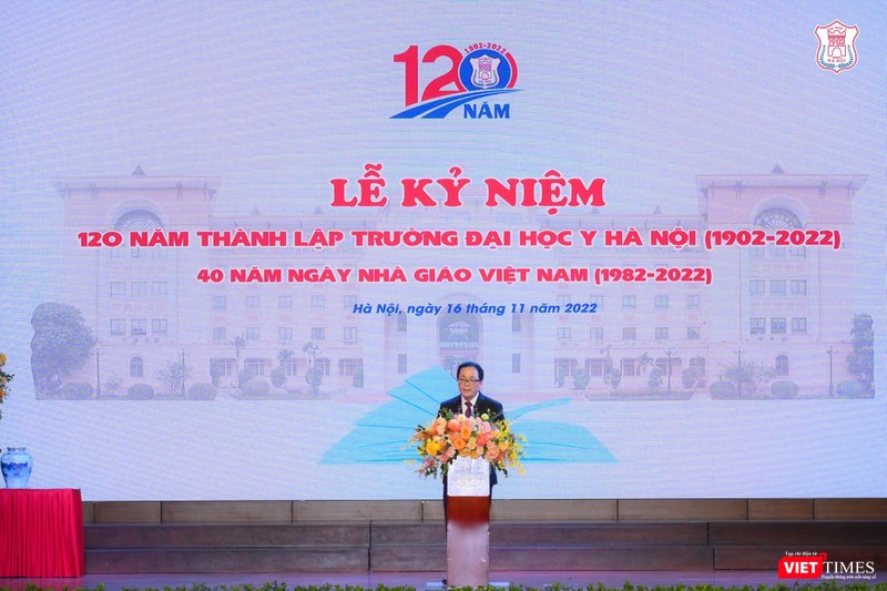 NGND.GS.TS. Tạ Thành Văn - Bí thư Đảng ủy, Chủ tịch Hội đồng trường Trường Đại học Y Hà Nội - phát biểu khai mạc NGND.GS.TS. Tạ Thành Văn - Bí thư Đảng ủy, Chủ tịch Hội đồng trường Trường Đại học Y Hà Nội - phát biểu khai mạc