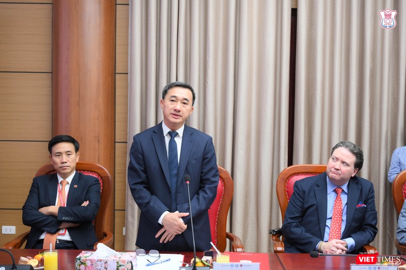 Thứ trưởng Bộ Y tế Trần Văn Thuấn phát biểu