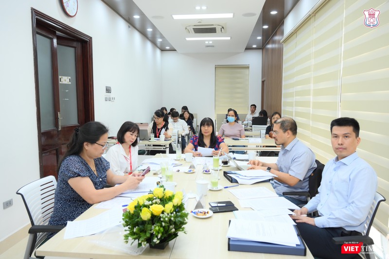 Hội đồng Giám khảo số 3 do GS.TS. Lê Thị Hương - Viện trưởng Viện Đào tạo Y học dự phòng và Y tế công cộng - làm Chủ tịch