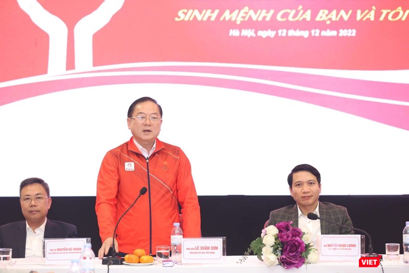 Nhà báo Lê Xuân Sơn - Tổng Biên tập báo Tiền Phong, Trưởng Ban tổ chức Chương trình “Chủ nhật đỏ” - phát biểu tại cuộc họp báo Nhà báo Lê Xuân Sơn - Tổng Biên tập báo Tiền Phong, Trưởng Ban tổ chức Chương trình “Chủ nhật đỏ” - phát biểu tại cuộc họp báo