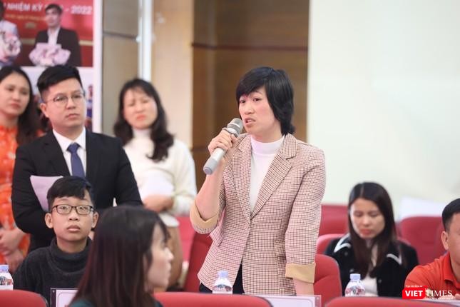 Chị Nguyễn Thị Thu Trang chia sẻ tại buổi họp báo Chị Nguyễn Thị Thu Trang chia sẻ tại buổi họp báo