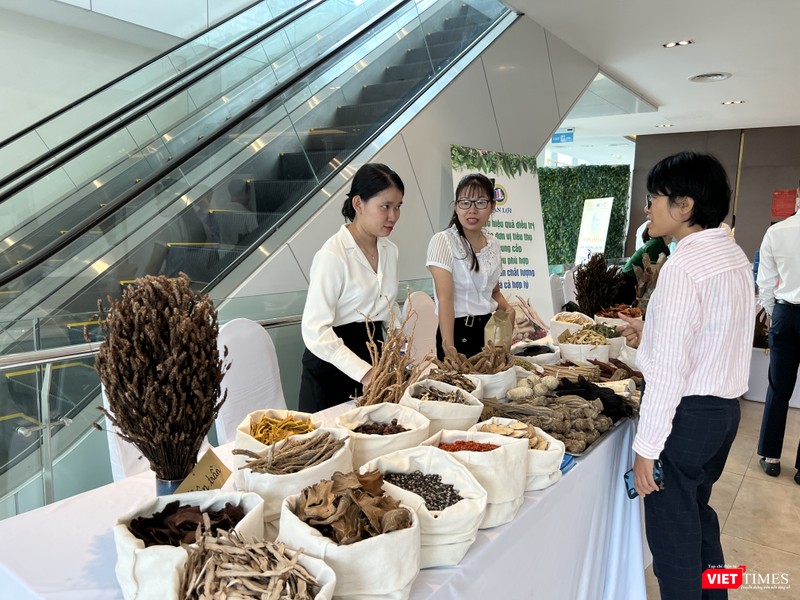 Nhiều loại thuốc cổ truyền đã có mặt trong các triển lãm về y dược Việt Nam