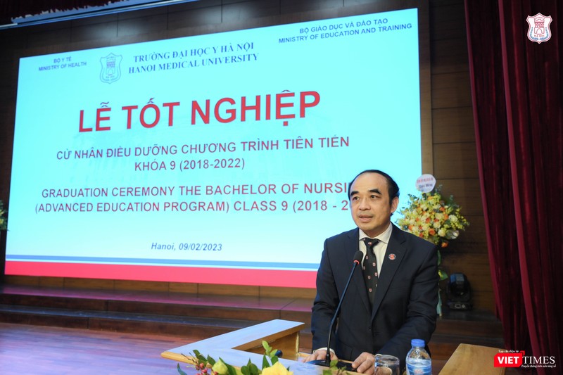 GS.TS. Nguyễn Hữu Tú - Hiệu trưởng Trường Đại học Y Hà Nội - phát biểu tại lễ tốt nghiệp GS.TS. Nguyễn Hữu Tú - Hiệu trưởng Trường Đại học Y Hà Nội - phát biểu tại lễ tốt nghiệp