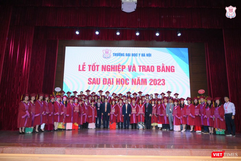 Tập thể chuyên khoa II khóa 2020 - 2022 cùng Ban Giám hiệu Trường Đại học Y Hà Nội và lãnh đạo Phòng Sau đại học Tập thể chuyên khoa II khóa 2020 - 2022 cùng Ban Giám hiệu Trường Đại học Y Hà Nội và lãnh đạo Phòng Sau đại học