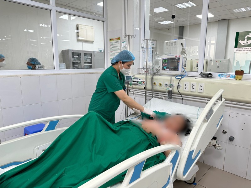 Bệnh nhân đang được điều trị tại Bệnh viện Bệnh Nhiệt đới Trung ương z5298103313112_95202846cbe52c7bcdf6b2385804ebc3.jpg