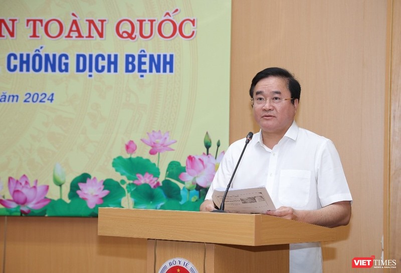 Cục trưởng Cục Y tế dự phòng Hoàng Minh Đức báo cáo tình hình dịch bệnh và các giải pháp phòng, chống VT_ Đức.jpg