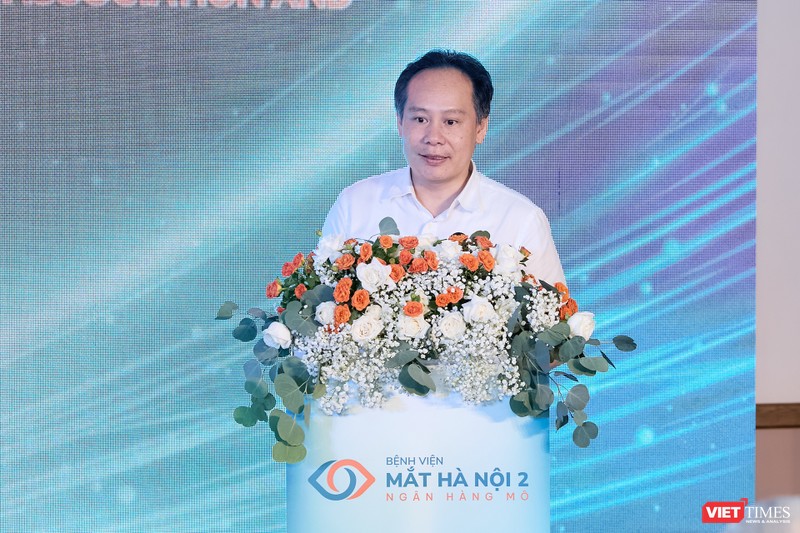 Ông Nguyễn Hoàng Phúc - Phó Giám đốc Trung tâm Điều phối tạng Quốc gia - đã công bố quyết định thành lập Chi hội vận động hiến mô, bộ phận cơ thể người của Bệnh viện Mắt Hà Nội 2 VT_Pjhucs.jpg