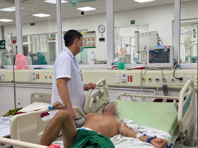 Ông N.V.C đang được các bác sĩ theo dõi chặt chẽ z5888460466447_a00ddb683618e4397573067f01fc2839.jpg
