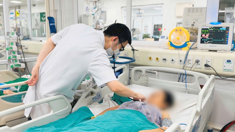 Bệnh nhân tiêm khớp vai ở cơ sở y tế không đảm bảo vô trùng nên nhiễm khuẩn nặng. z6583299221605_18965f0240303e27d7b99fc66724c34a.jpg