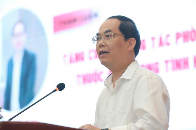 Ông Tạ Mạnh Hùng: Thói quen tự mua thuốc theo quảng cáo trên mạng tạo cơ hội cho thuốc giả lưu hành. Ảnh: Báo Tiền phong. Hùng.jpg