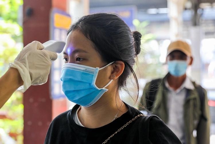 Đeo khẩu trang vẫn là biện pháp phòng bệnh COVID-19 hiệu quả. Ảnh minh hoạ. Quynh Tran.jpg