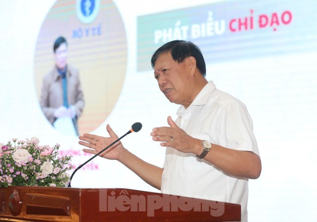 Thứ trưởng Bộ Y tế Đỗ Xuân Tuyên: Không có vùng cấm trong xử lý thuốc giả. Ảnh: Báo Tiền phong. tp-2-1320-3405.jpg