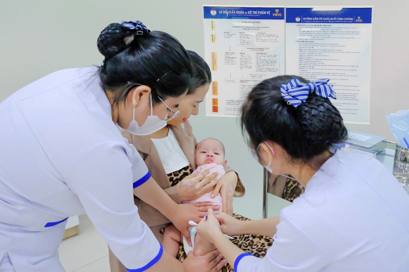 Vắc xin cho trẻ em sẽ được Nhà máy ưu tiên sản xuất 14 tre-tiem-vac-xin-tai-VNVC.jpg