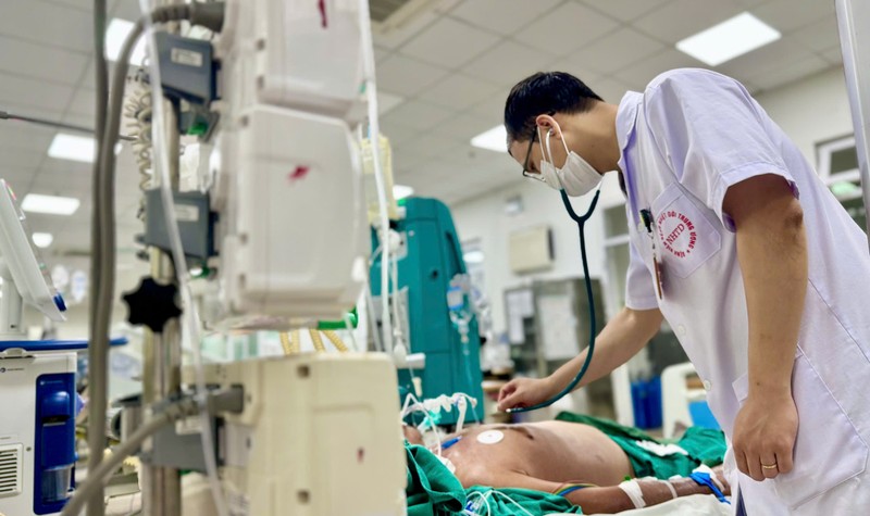 Bệnh nhân đang trong tình trạng nguy kịch z6643232699051_92caab608a37729429175710200eac8f.jpg
