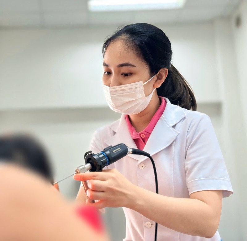 Cha mẹ không nên để cho trẻ chơi với những vật nhỏ dễ bị bỏ sót như hạt cườm, dây thun z6664139825676_1018f277718e90b42ed2407eecf09ad8.jpg