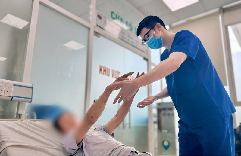 Được cấp cứu kịp thời, bệnh nhân đã qua cơn nguy kịch z6674620804384_8b35cfe8e57cc6da2e67d49bccc93cf3.jpg