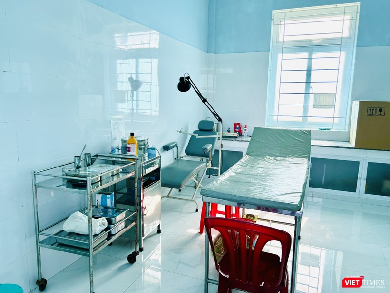 Các TYT xã phải đủ nhân lực và thiết bị để xử lý các thủ thuật đơn giản VT_ phòng tiểu phâu.jpg