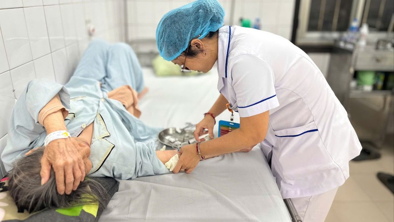 BV Bạch Mai triển khai việc kê đơn thuốc ngoại trú dài ngày một cách cẩn trọng z5807586778758_c30143ef64c87c923e7aa3b305078675.jpg