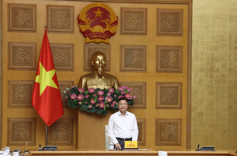 Phó Thủ tướng Lê Thành Long chủ trì cuộc họp lấy ý kiến về dự thảo Nghị quyết của Bộ Chính trị. Ảnh: VGP/Đức Tuân 1.jpg