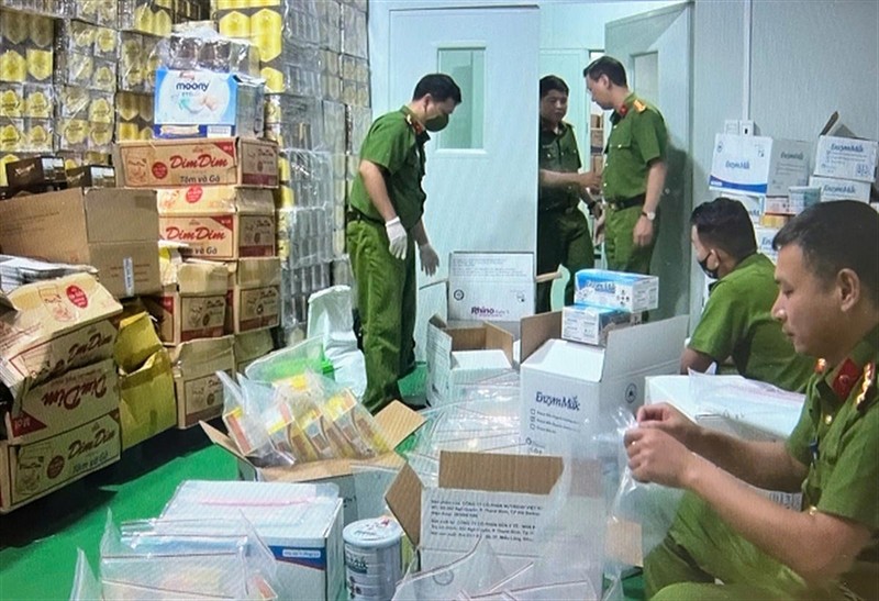 Lực lượng công an đã phát hiện nhiều sản phẩm thực phẩm chức năng, sữa giả ảnh CA.jpg