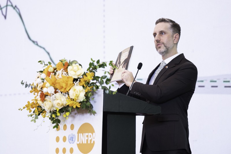 Đại diện UNFPA công bố áo cáo Tình trạng Dân số Thế giới 2025 Z92_4020.jpg