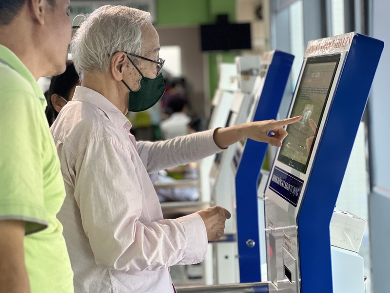 Đăng ký khám bệnh bằng Kiosk thông minh ở BV Đức Giang 2a-4696-4490.jpeg