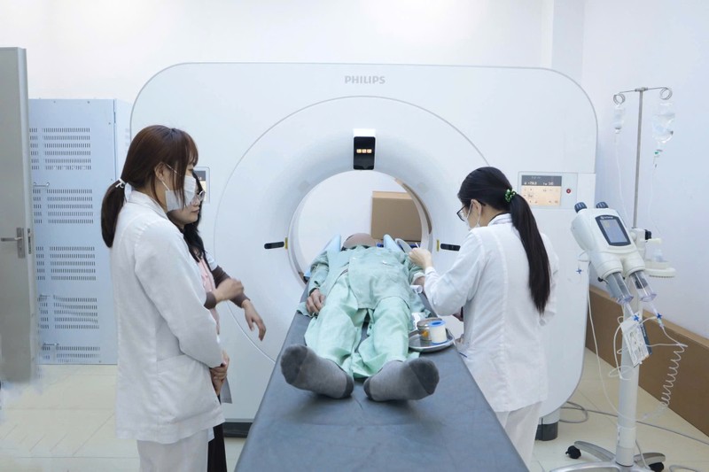 Máy chụp CT có ứng dụng AI hỗ trợ trong chẩn đoán và điều trị tại Bệnh viện E z6820034296113_b50ea5d5a194ac38cd73d8a03117209f.jpg