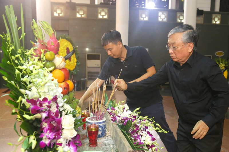 Các học trò của GS Nguyễn Bửu Triều tiễn đưa thầy. Quyết.jpg