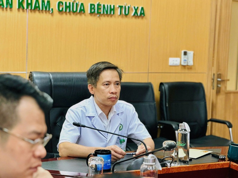 PGS.TS Nguyễn Mạnh Khánh chủ trì hội chẩn Khánh.jpg